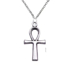 "Descrição do Produto: Carregue um dos símbolos mais poderosos do Antigo Egito com este colar da Cruz Ankh, conhecida como o símbolo da vida eterna. O pingente de 26x14 mm, feito em liga de zinco com acabamento prateado, traz um design delicado e cheio de significado espiritual. Acompanha uma corrente de aço inoxidável de 50 cm, resistente, durável e perfeita para uso diário. Um acessório ideal para quem busca conexão com a espiritualidade, cultura egípcia ou deseja um amuleto simbólico de proteção. Características: Pingente: Cruz Ankh Egípcia (26x14 mm) em liga de zinco prateada Corrente: Aço inoxidável prateado (50 cm) Estilo: Místico, espiritual e simbólico Categoria: Bijuterias e acessórios "